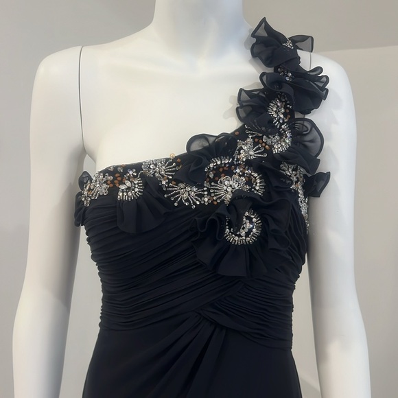 SAMPLE SALE NWT Bella Formals by Venus Bridal Black size 8 one shoulder - Picture 3 of 9